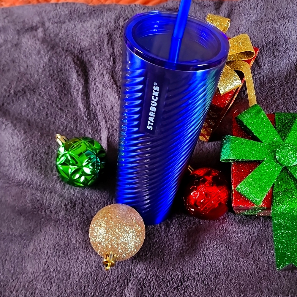 🌲🎅Starbucks Christmas Swirl Tumbler with straw